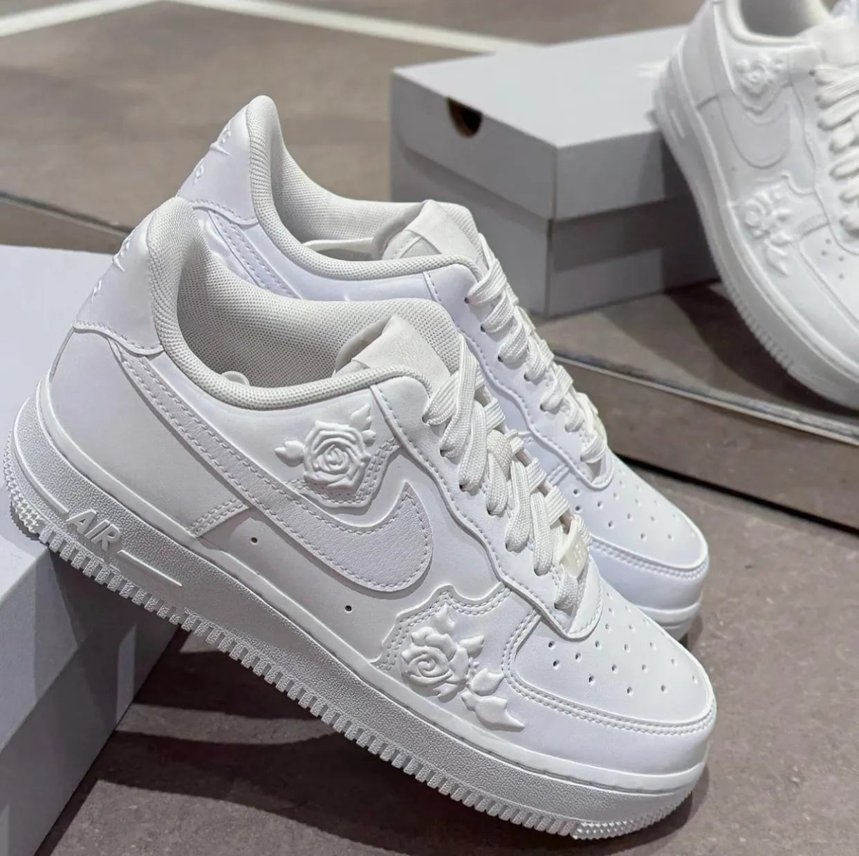 NIKE AIR FORCE 1 | EMBOSSED WHITE ROSE