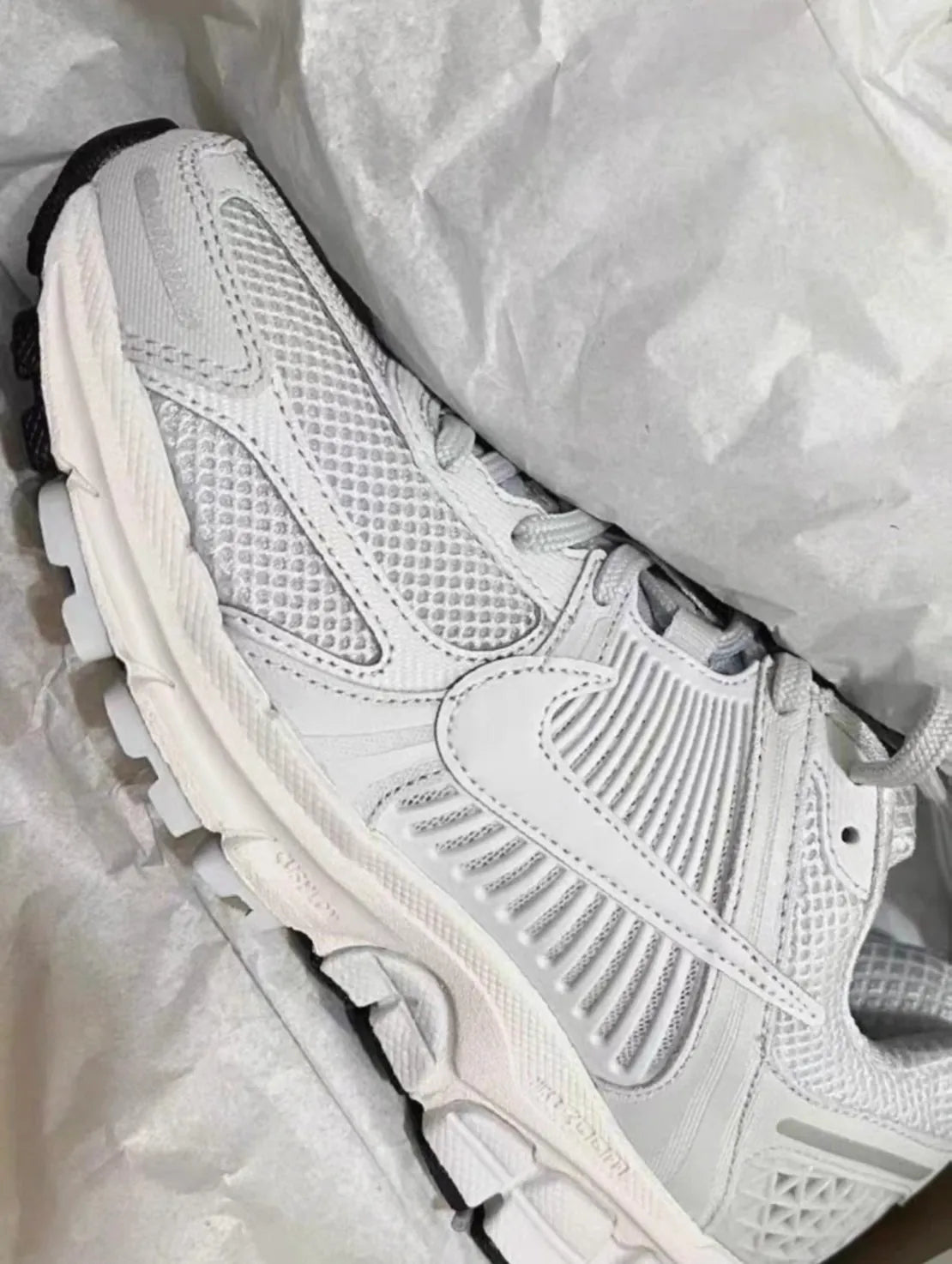 NIKE ZOOM VOMERO 5 GS | WHITE ANGEL