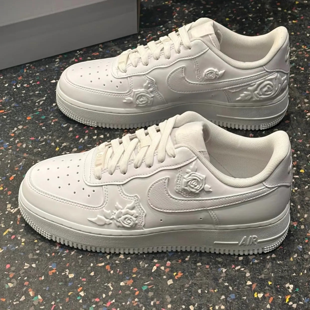 NIKE AIR FORCE 1 | EMBOSSED WHITE ROSE