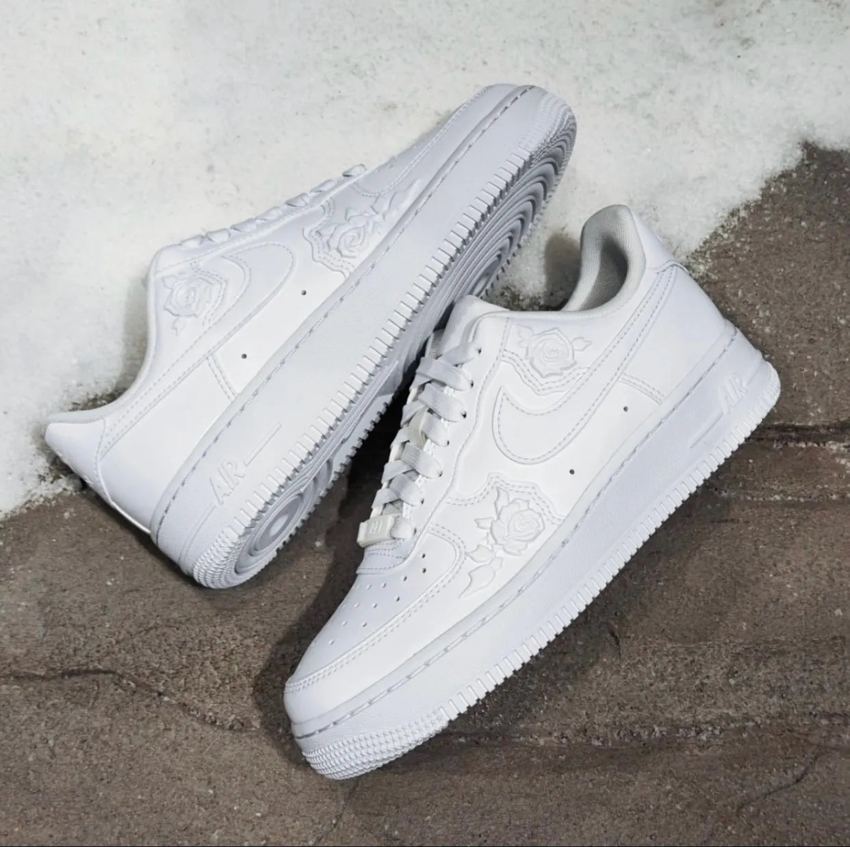 NIKE AIR FORCE 1 | EMBOSSED WHITE ROSE