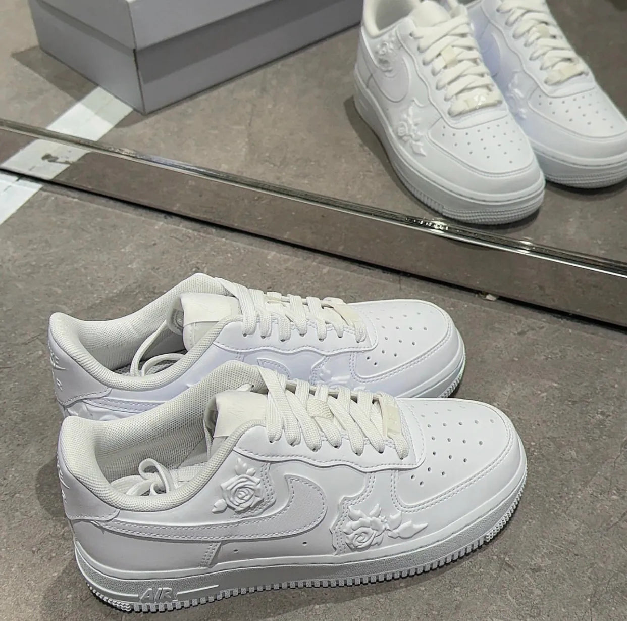 NIKE AIR FORCE 1 | EMBOSSED WHITE ROSE
