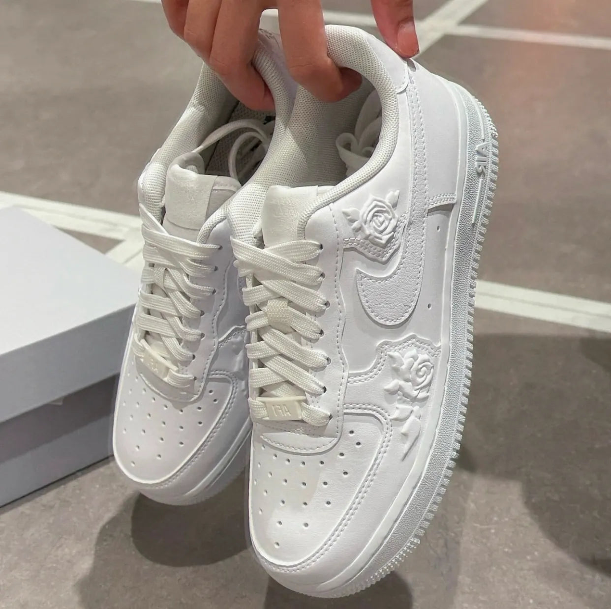 NIKE AIR FORCE 1 | EMBOSSED WHITE ROSE