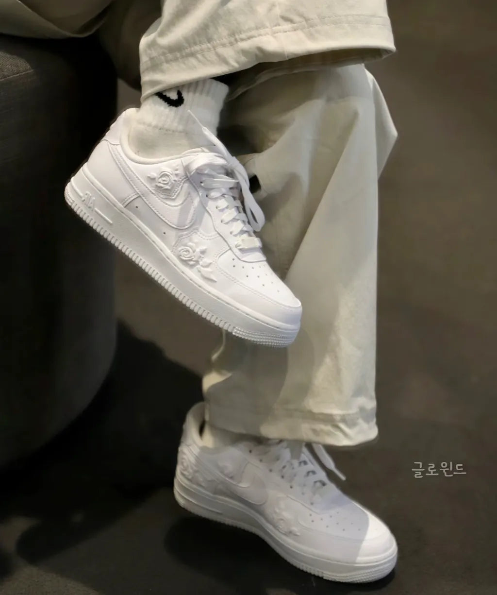 NIKE AIR FORCE 1 | EMBOSSED WHITE ROSE