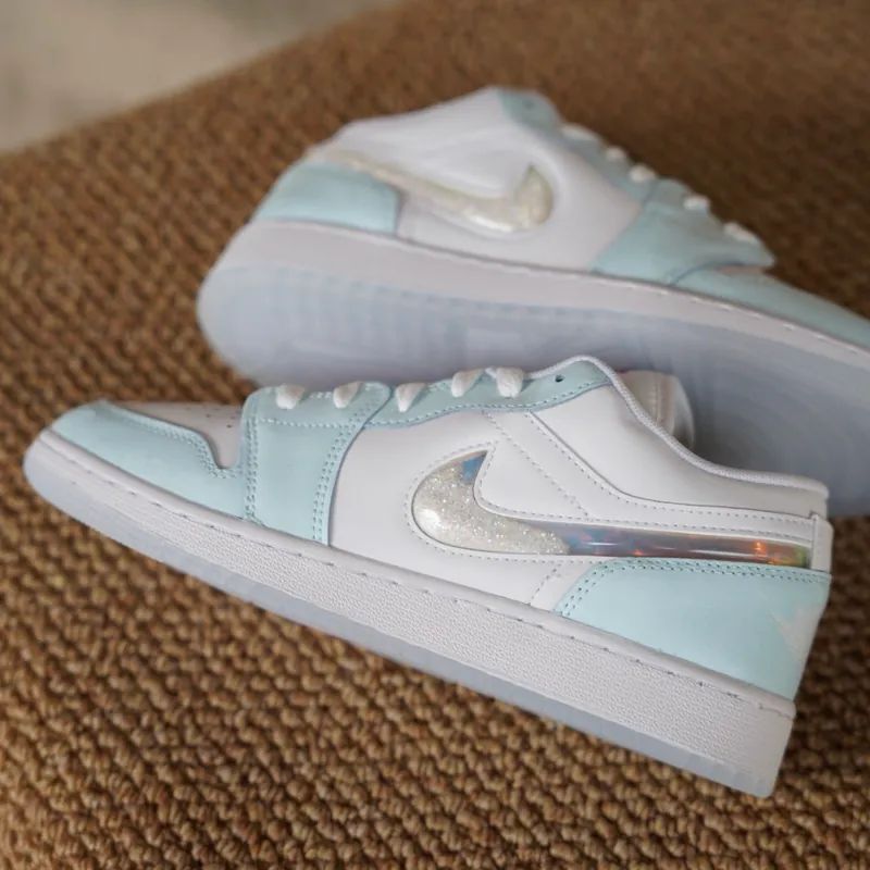 NIKE AIR JORDAN 1 LOW GS | PALE BLUE ( 閃粉流砂 )