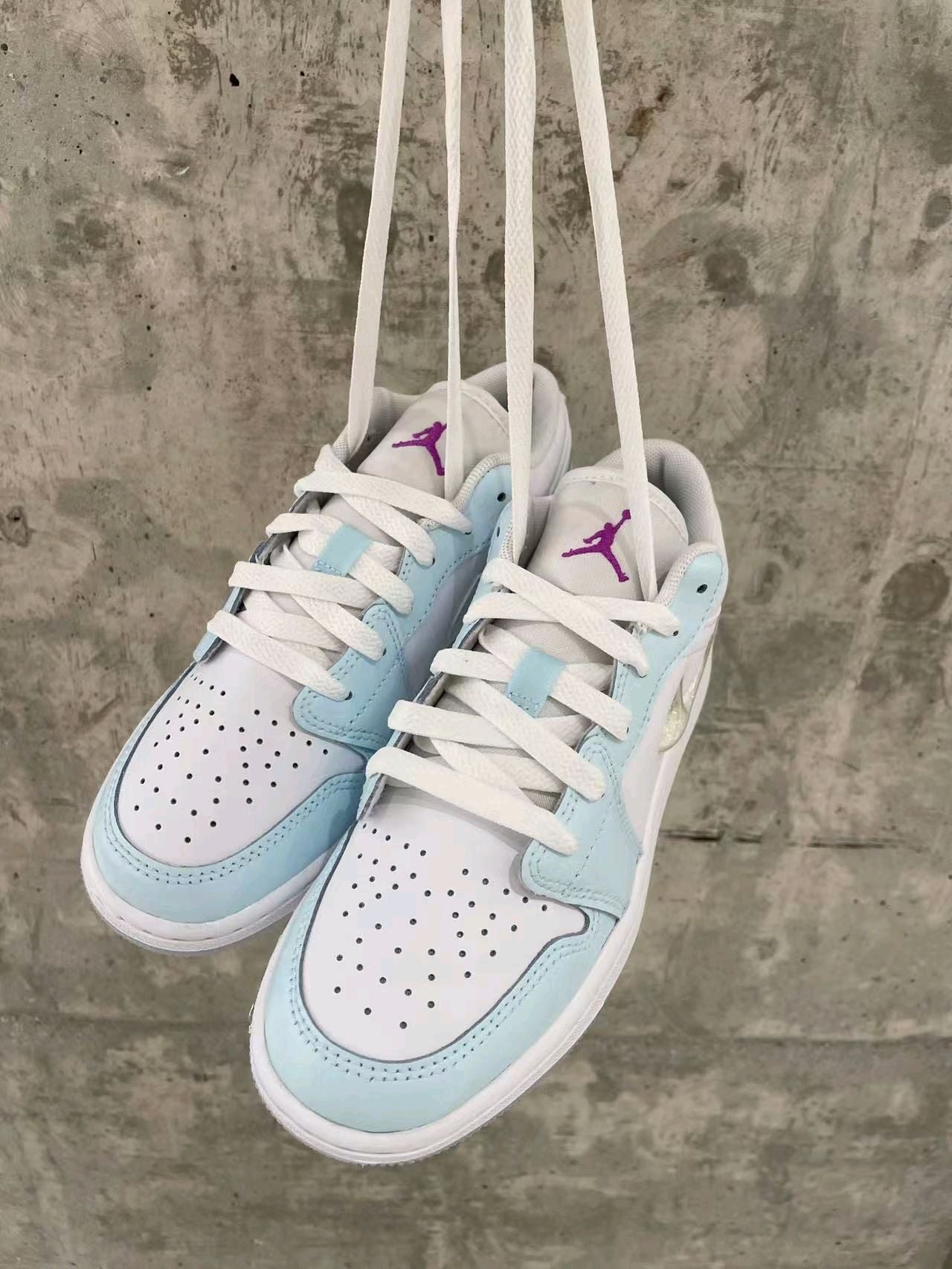 NIKE AIR JORDAN 1 LOW GS | PALE BLUE ( 閃粉流砂 )
