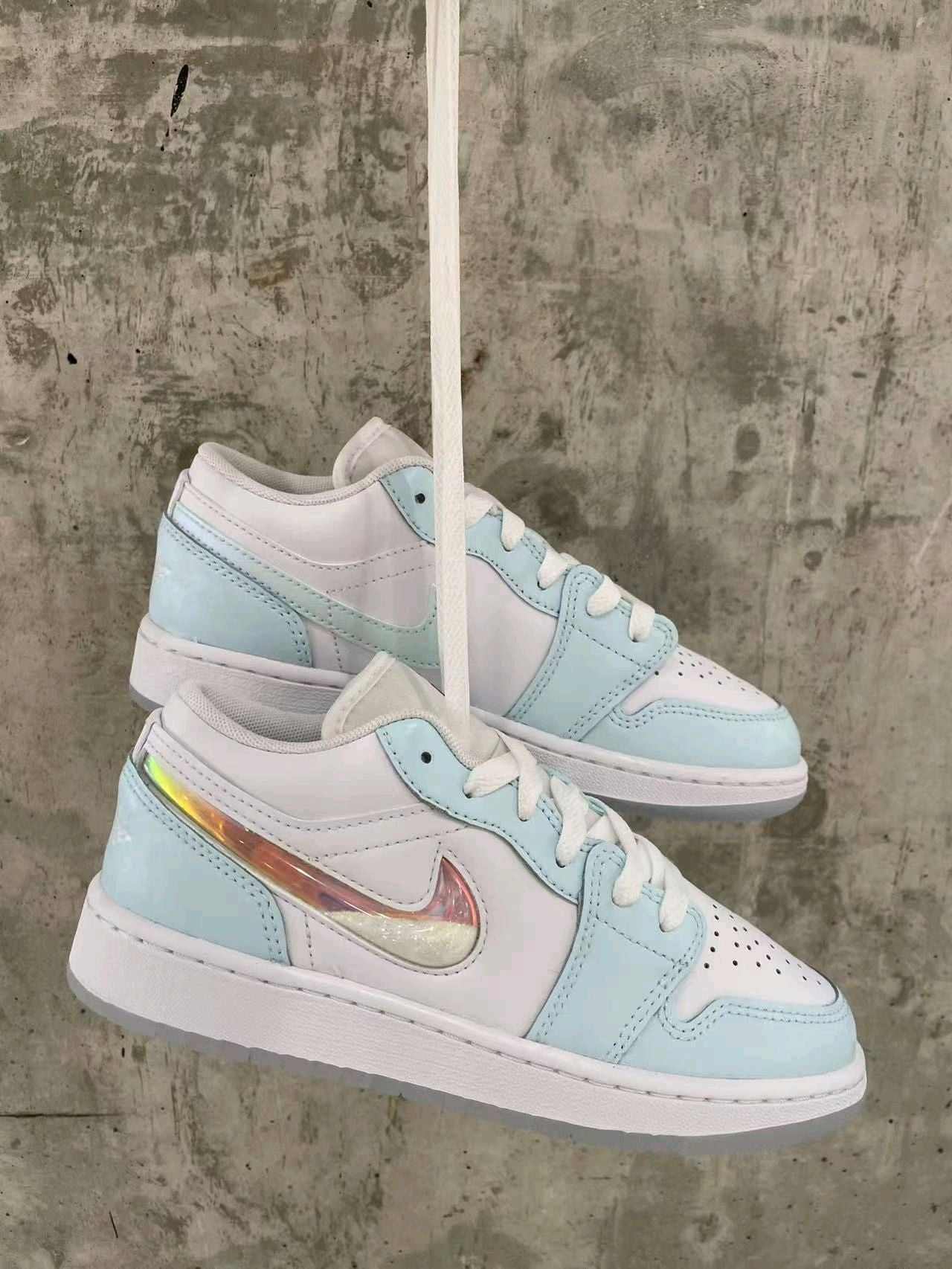 NIKE AIR JORDAN 1 LOW GS | PALE BLUE ( 閃粉流砂 )