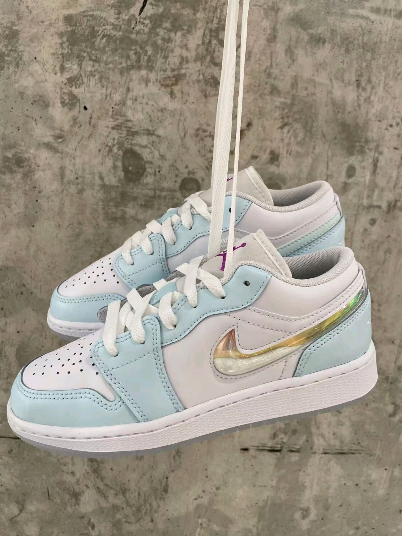 NIKE AIR JORDAN 1 LOW GS | PALE BLUE ( 閃粉流砂 )