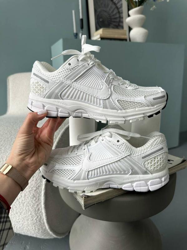NIKE ZOOM VOMERO 5 | GREY WHITE