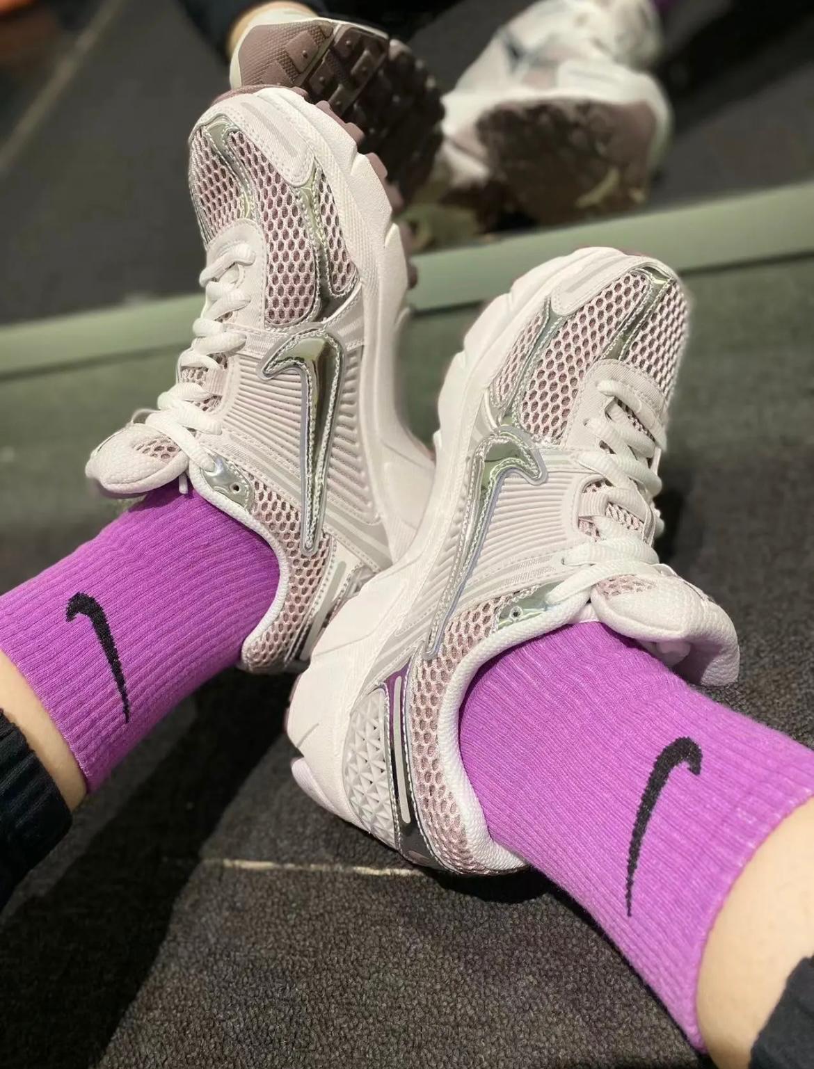 NIKE ZOOM VOMERO 5 | PINK SILVER