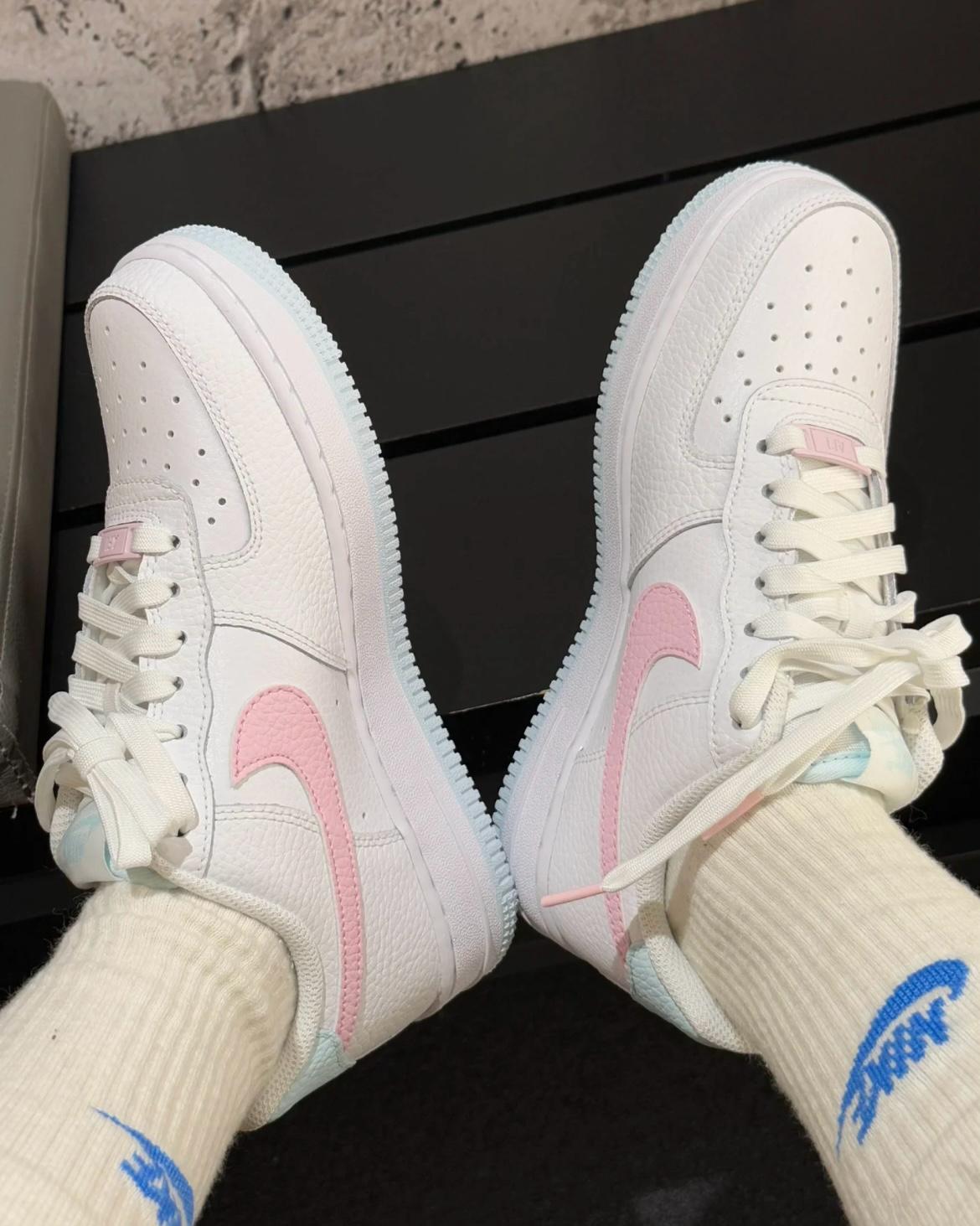 NIKE AIR FORCE 1 MINI SWOOSH | WHITE PINK BLUE
