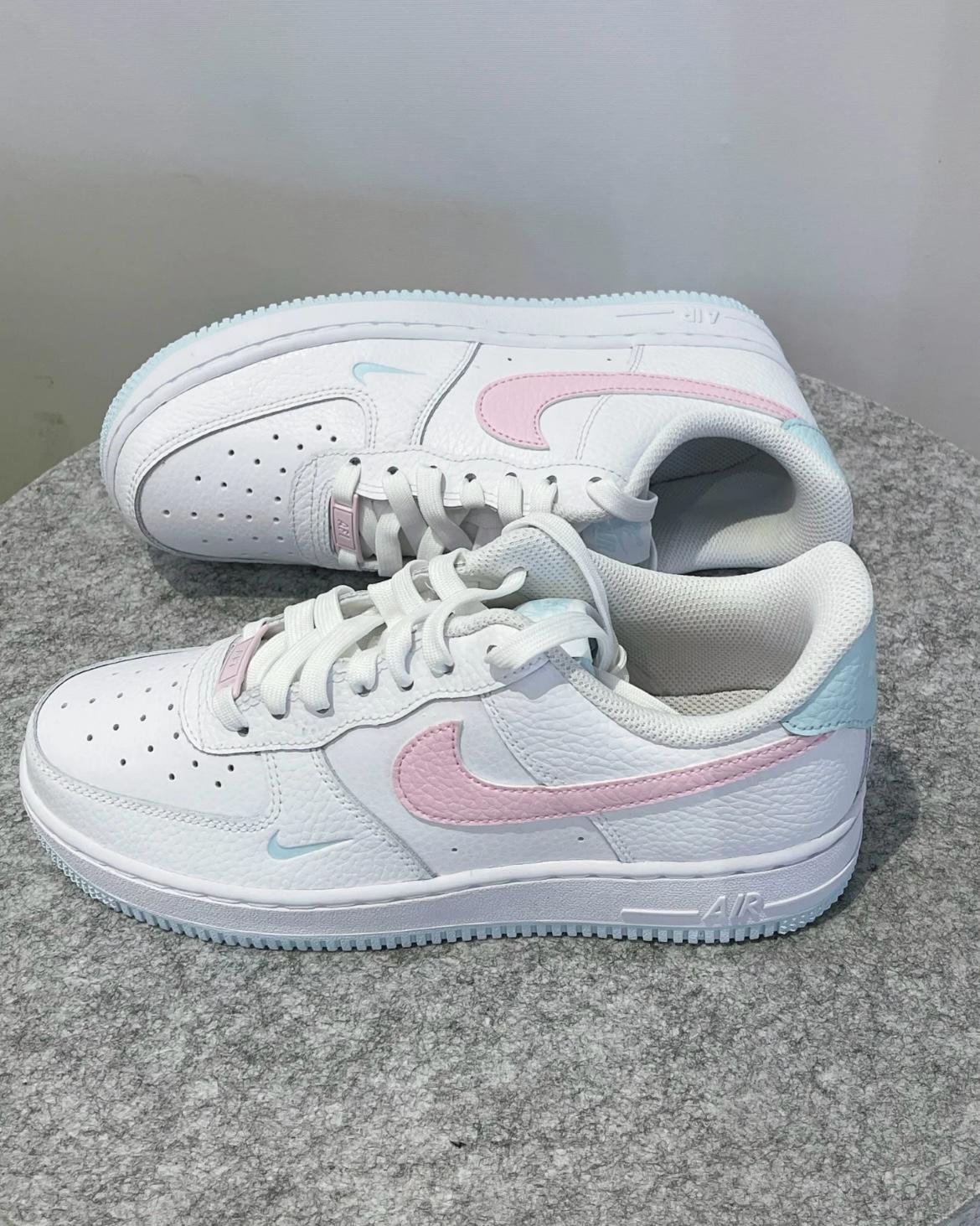 NIKE AIR FORCE 1 MINI SWOOSH | WHITE PINK BLUE