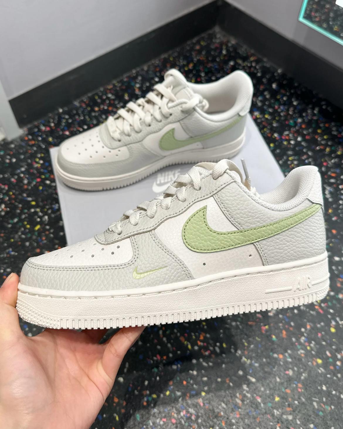 NIKE AIR FORCE 1 MINI SWOOSH | GREY PASTEL MINT