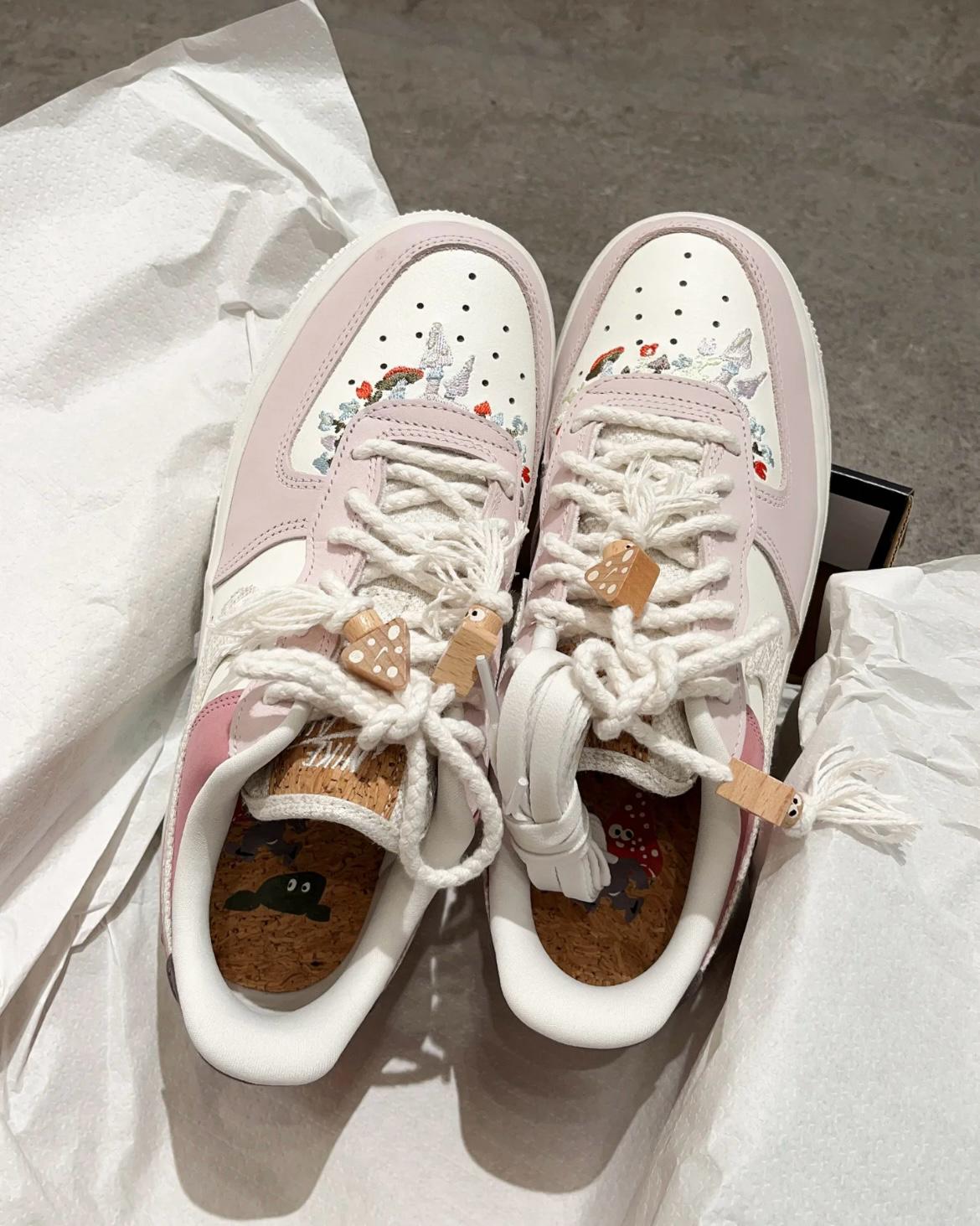 NIKE AIR FORCE 1 | MUSHROOM PINK