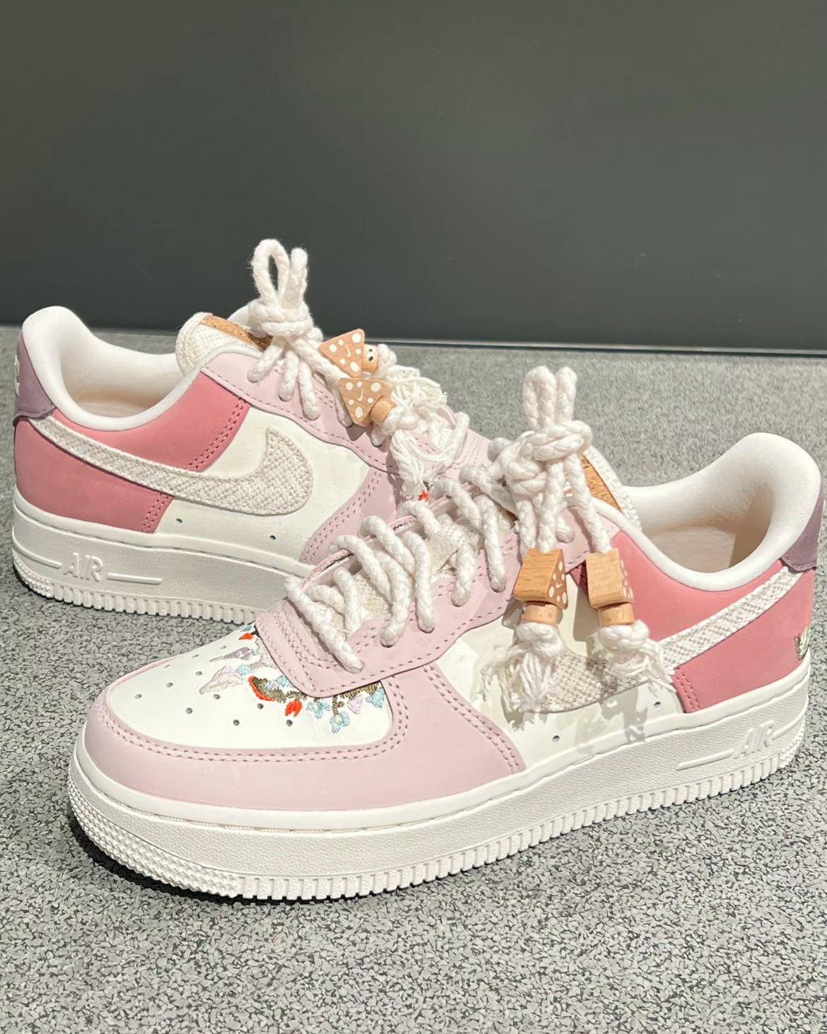 NIKE AIR FORCE 1 | MUSHROOM PINK