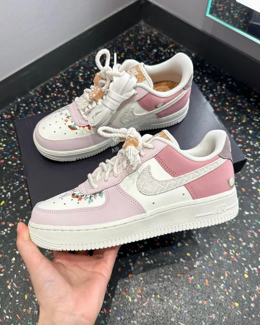 NIKE AIR FORCE 1 | MUSHROOM PINK