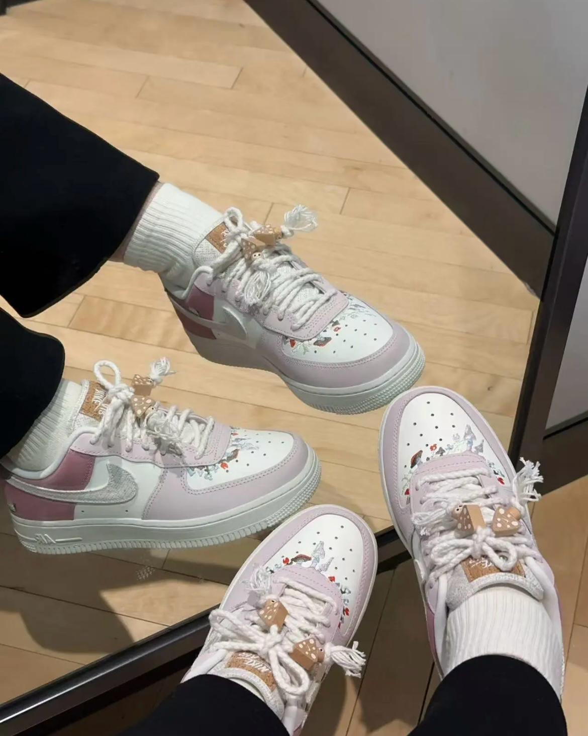NIKE AIR FORCE 1 | MUSHROOM PINK