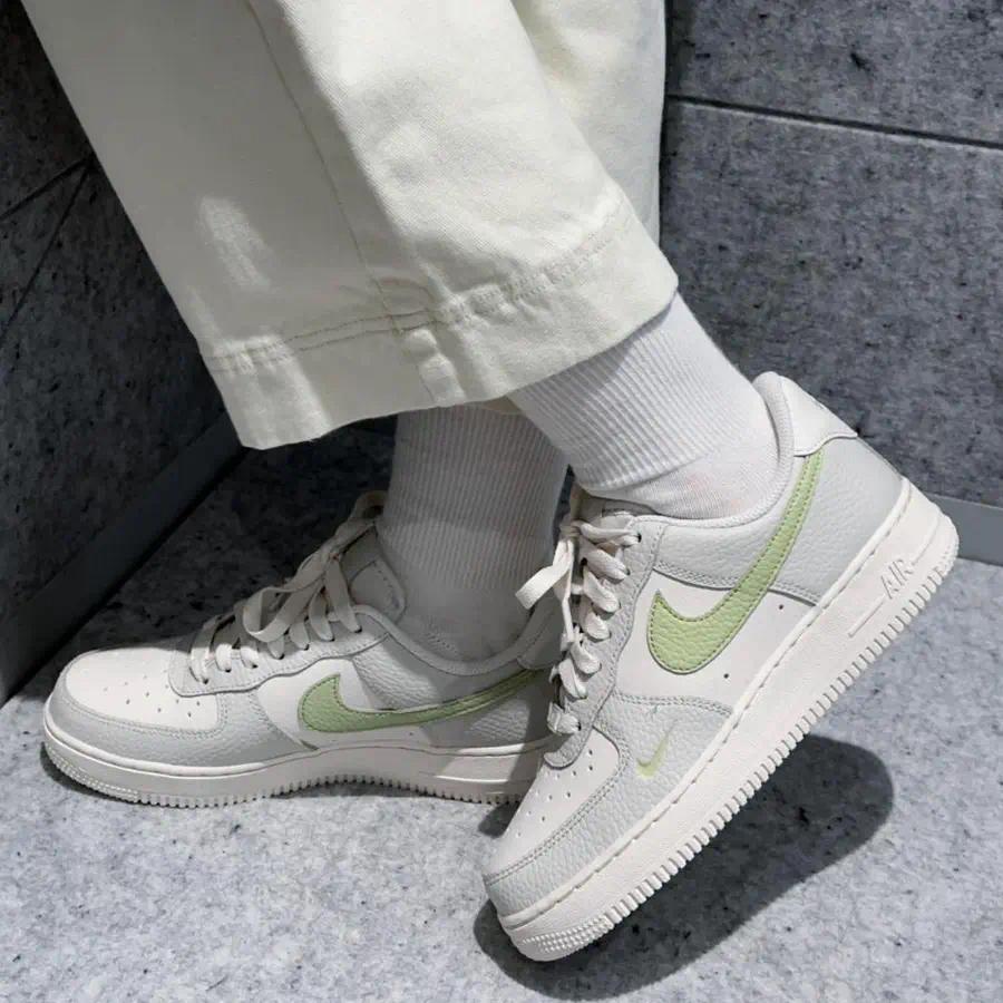 NIKE AIR FORCE 1 MINI SWOOSH | GREY PASTEL MINT