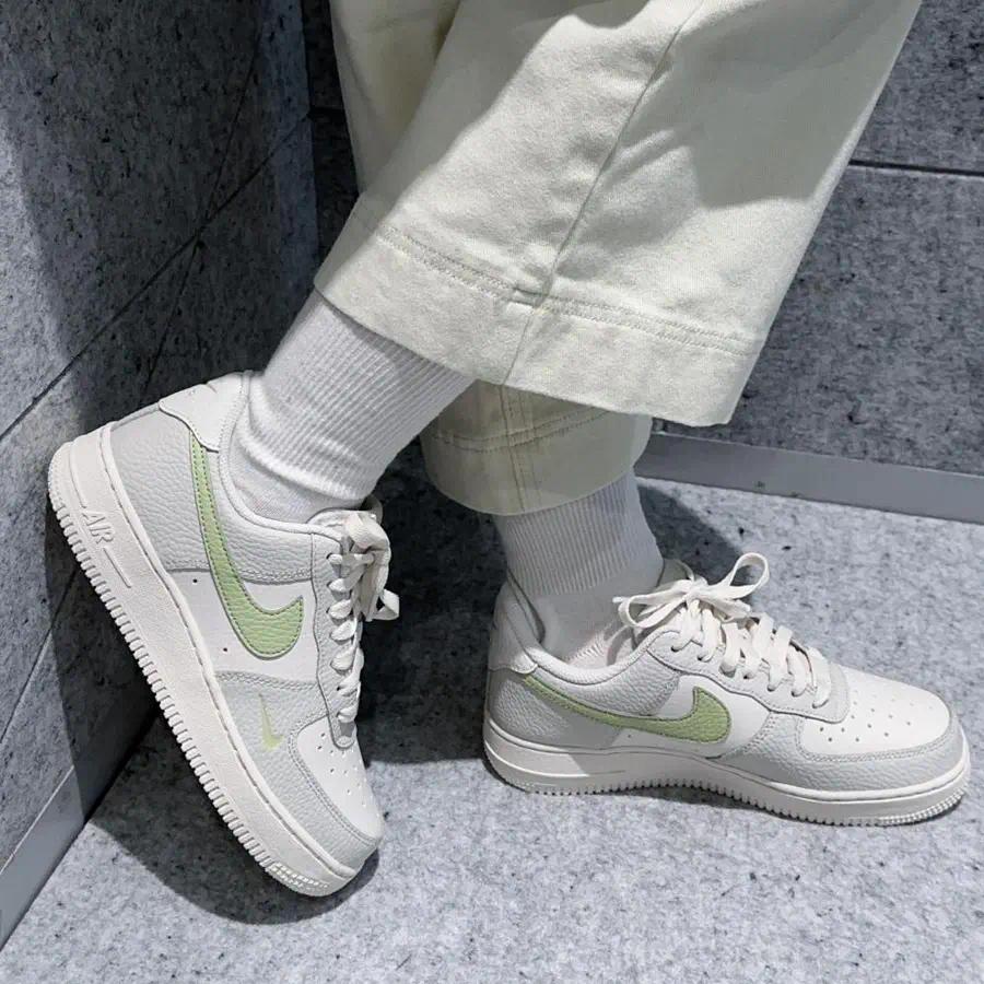 NIKE AIR FORCE 1 MINI SWOOSH | GREY PASTEL MINT