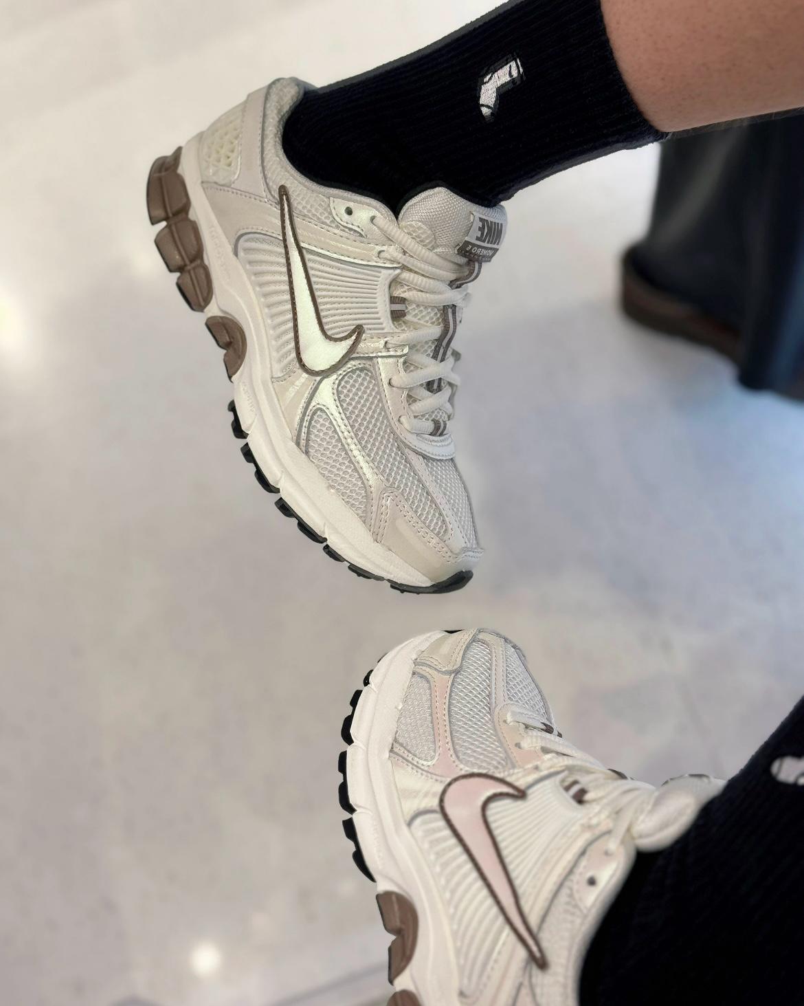 NIKE ZOOM VOMERO 5 | PEARL BROWN