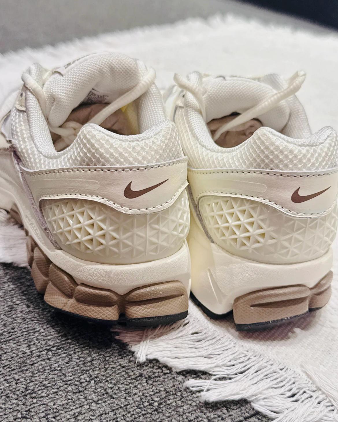 NIKE ZOOM VOMERO 5 | PEARL BROWN