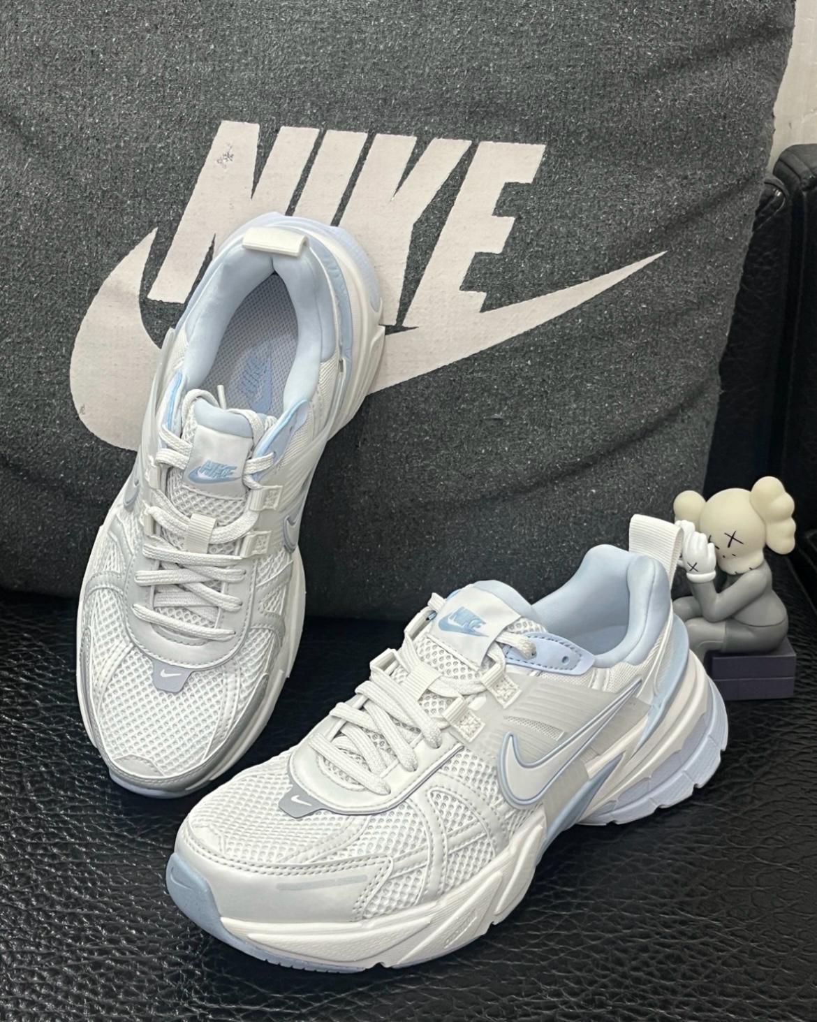 NIKE V2K RUN | SALT BLUE