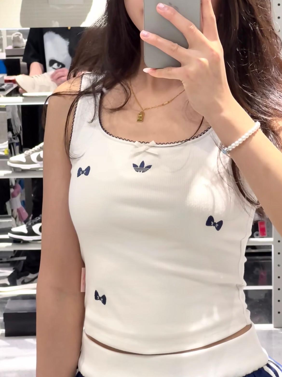 ADIDAS x DISNEY RIBBON 背心 | 2 COLORS