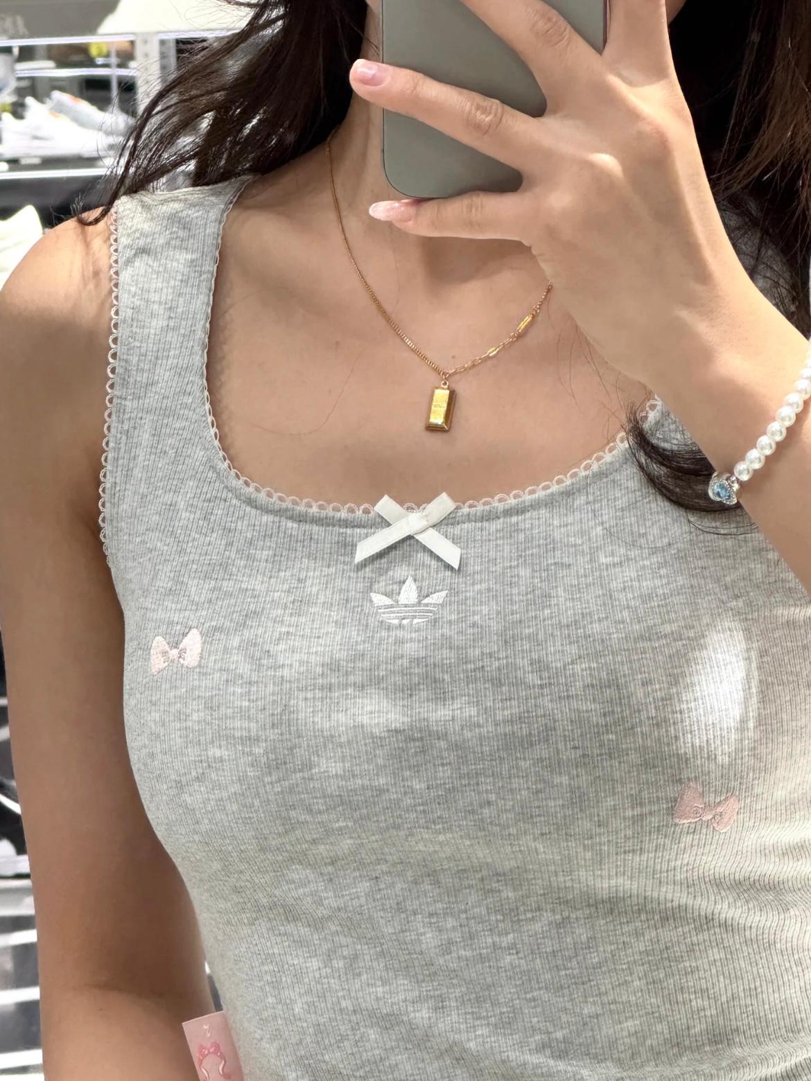 ADIDAS x DISNEY RIBBON 背心 | 2 COLORS