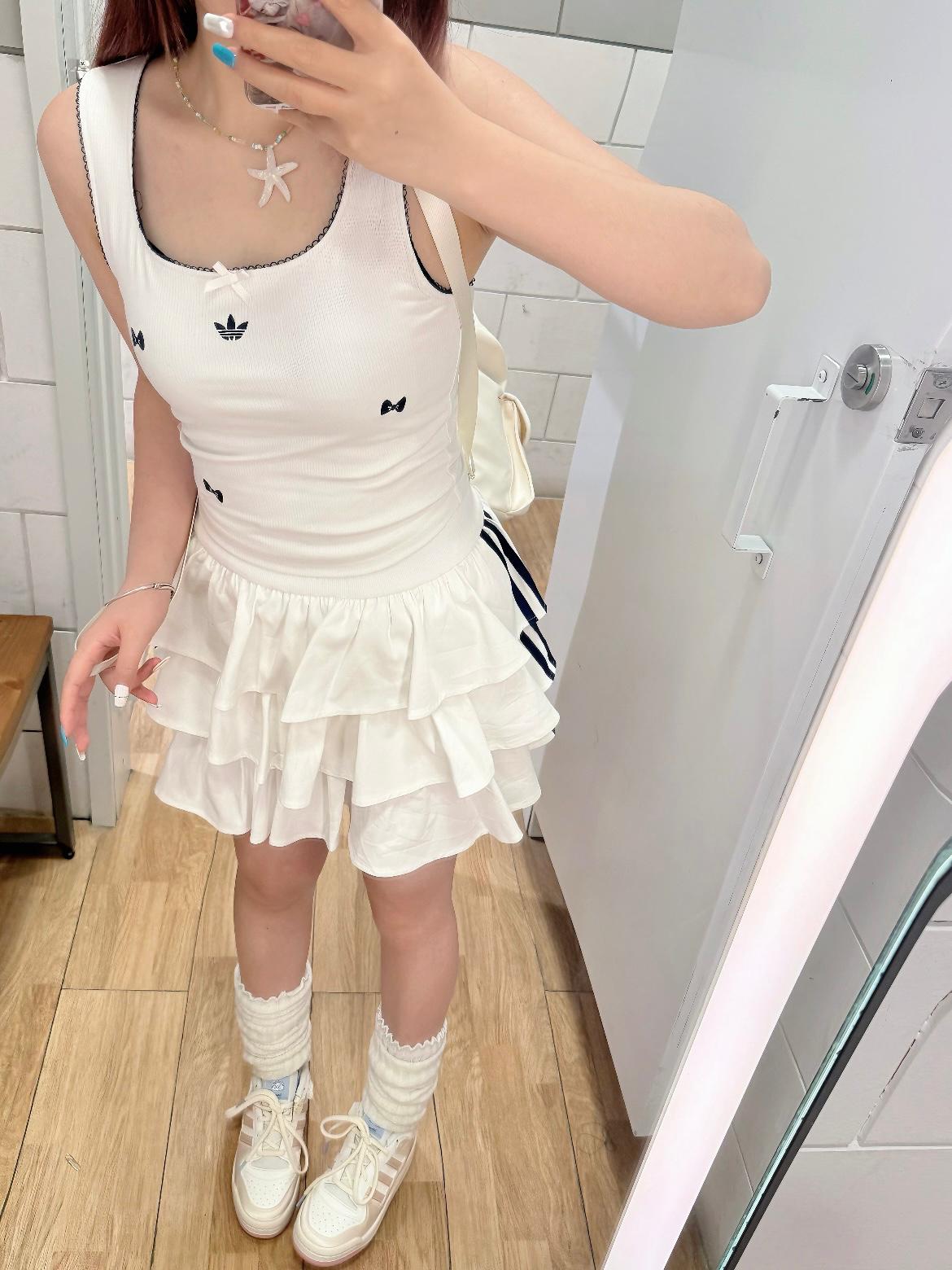 ADIDAS x DISNEY RIBBON 背心 | 2 COLORS