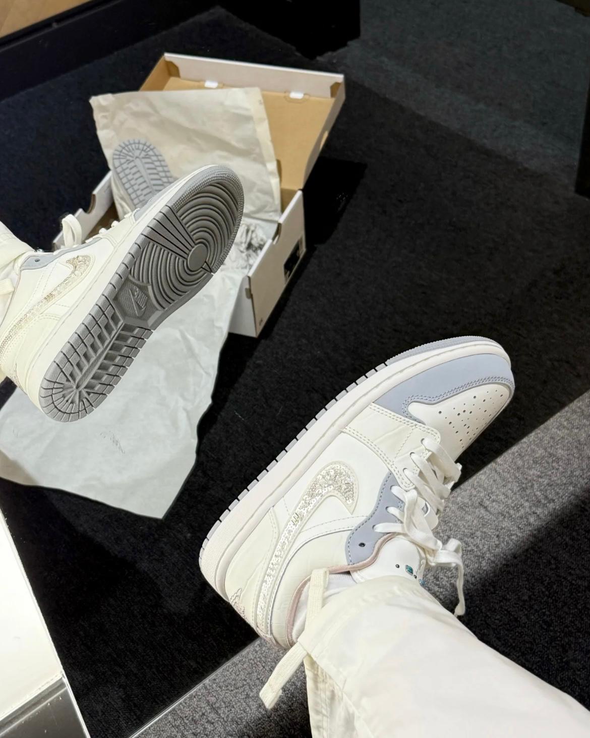 NIKE AIR JORDAN 1 | BLING BLING