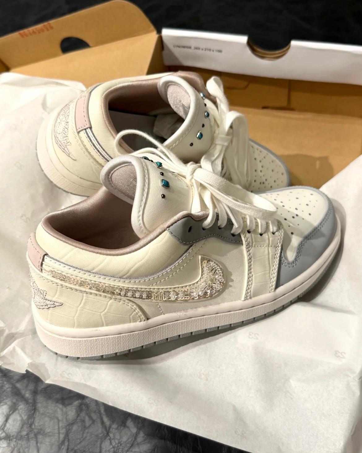NIKE AIR JORDAN 1 | BLING BLING