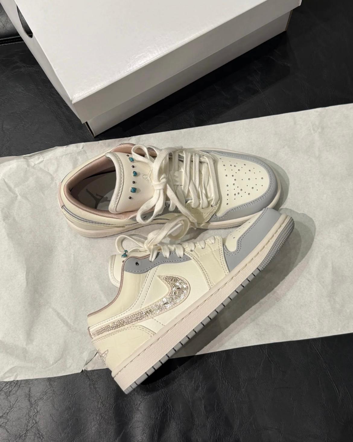 NIKE AIR JORDAN 1 | BLING BLING