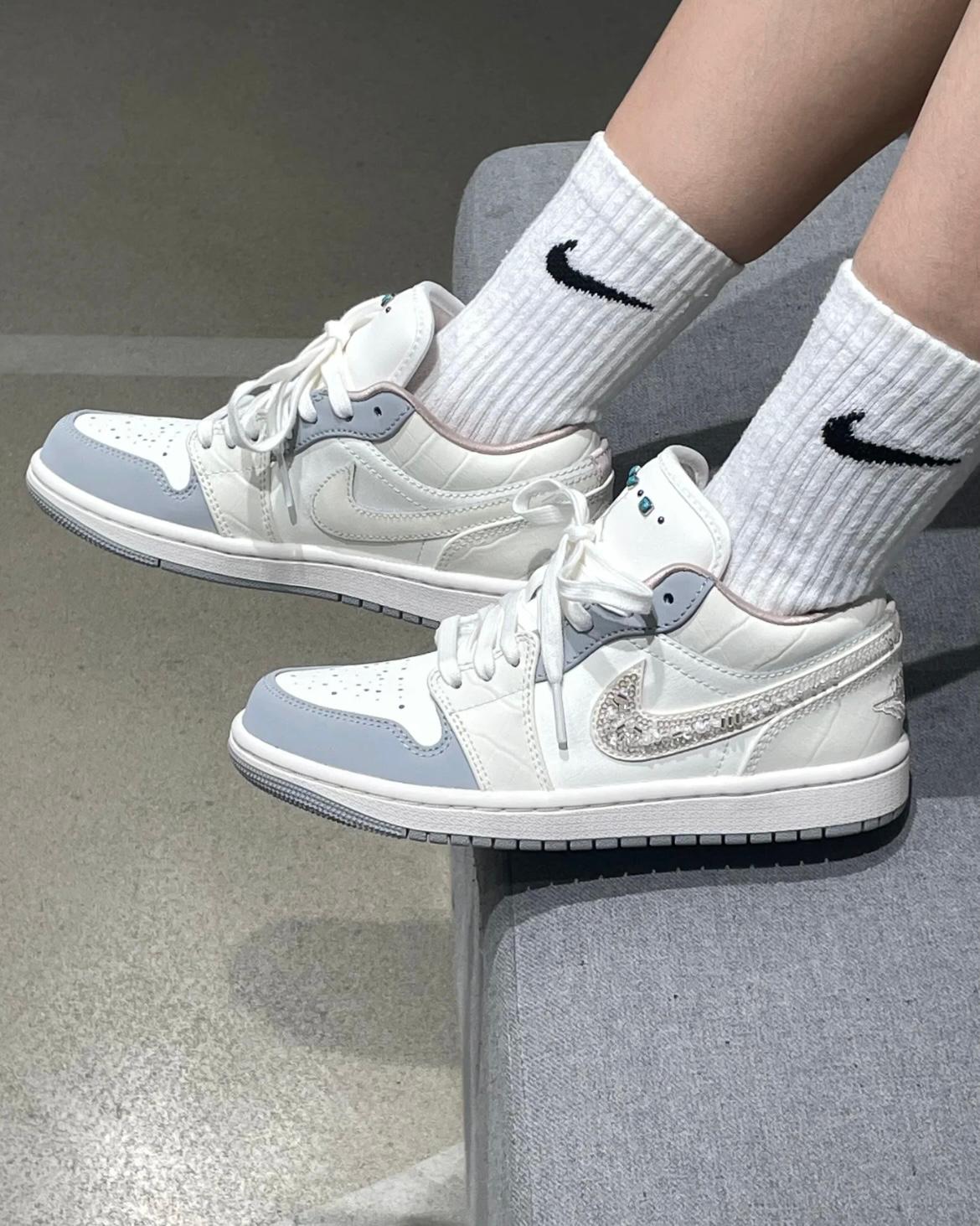 NIKE AIR JORDAN 1 | BLING BLING
