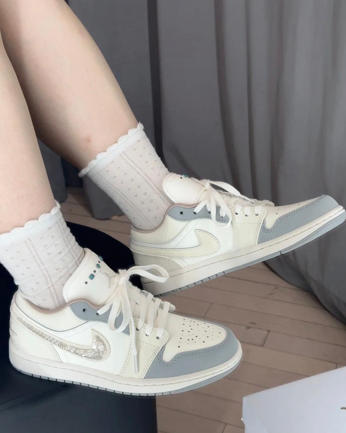 NIKE AIR JORDAN 1 | BLING BLING