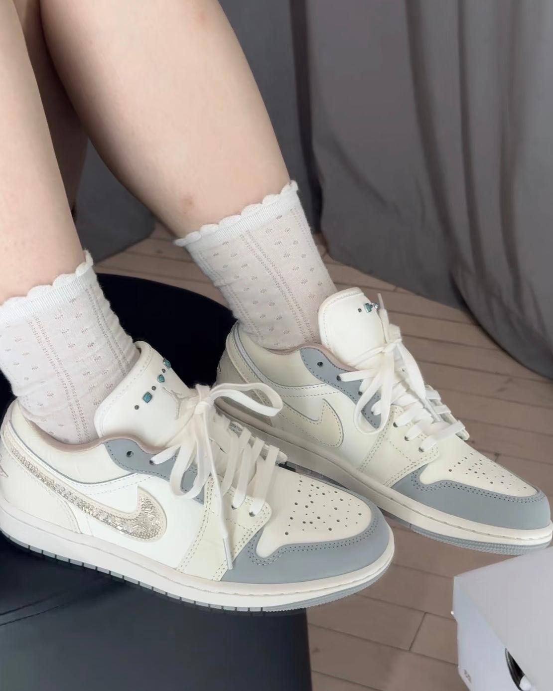 NIKE AIR JORDAN 1 | BLING BLING