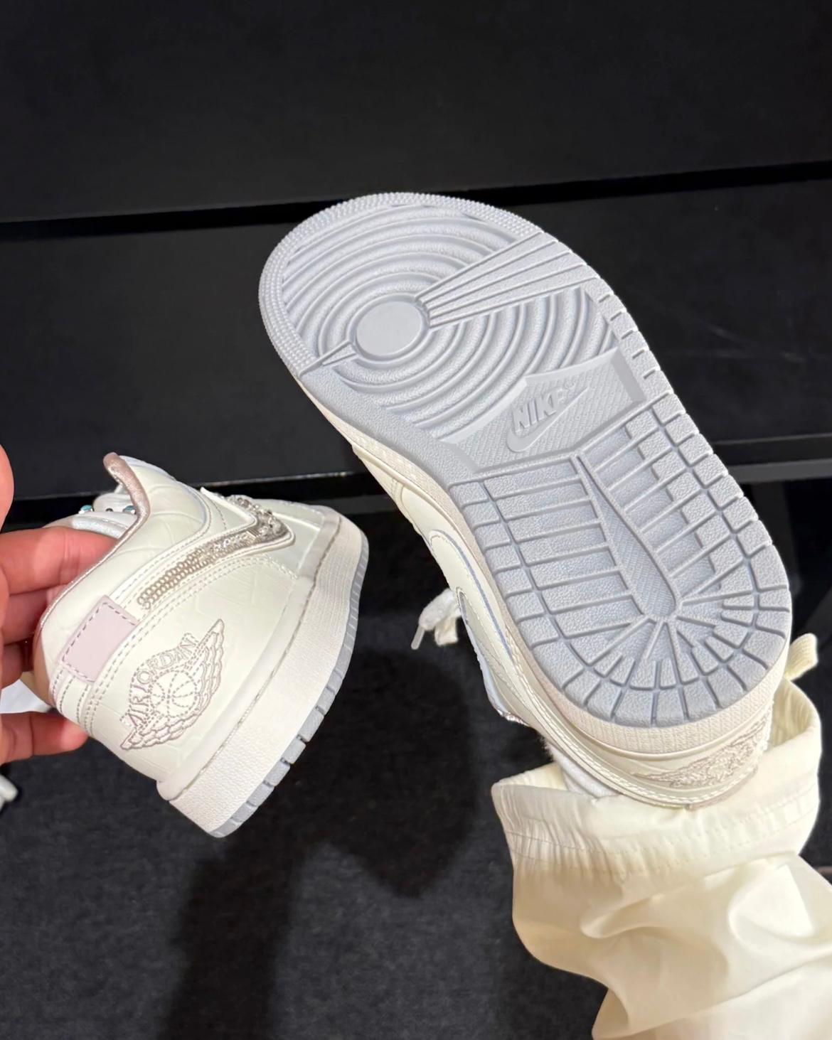 NIKE AIR JORDAN 1 | BLING BLING