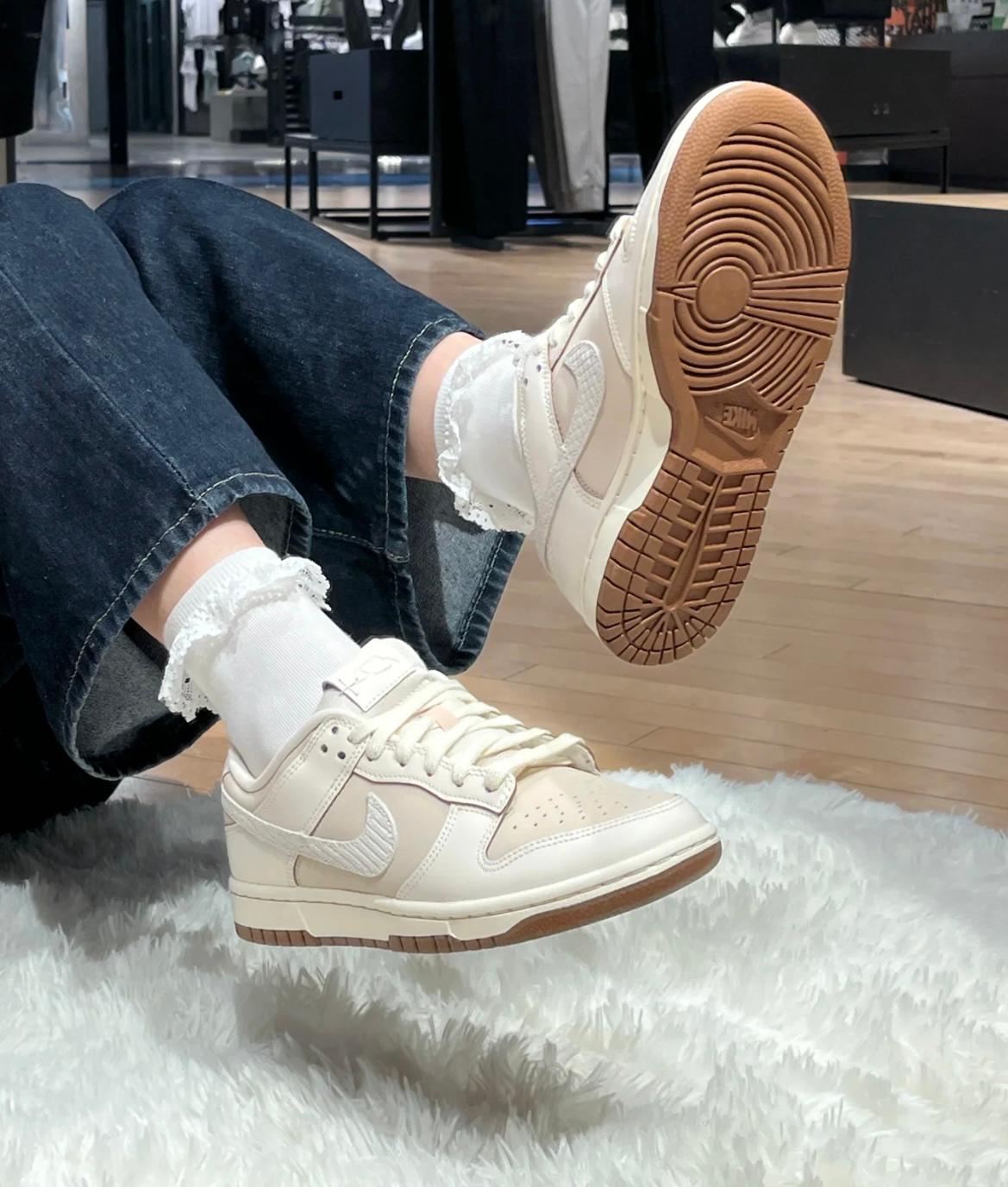 NIKE DUNK LOW | CREAMY BEIGE