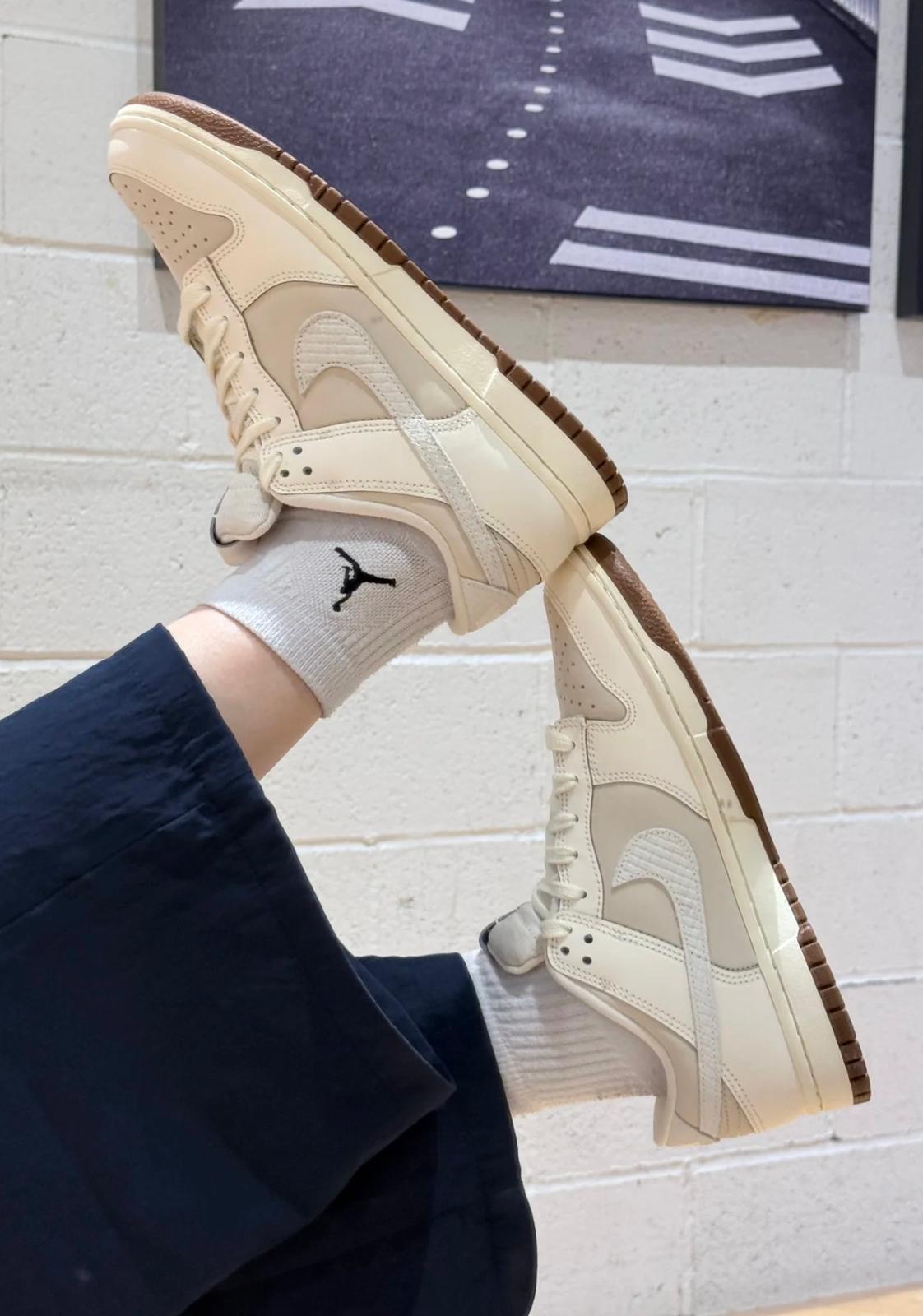 NIKE DUNK LOW | CREAMY BEIGE