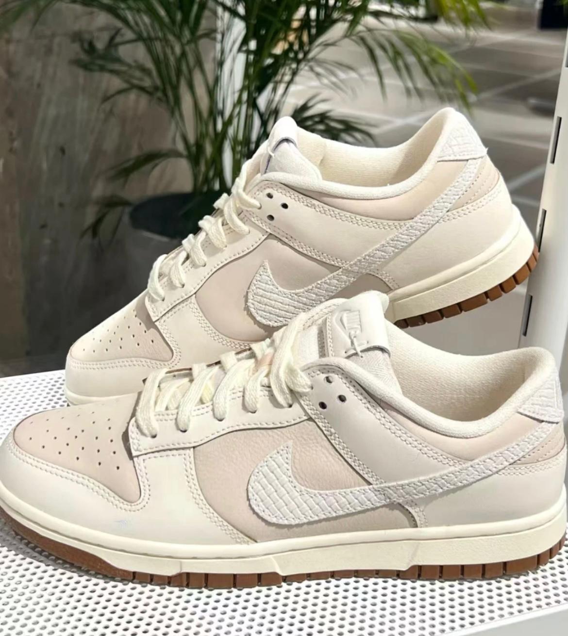 NIKE DUNK LOW | CREAMY BEIGE