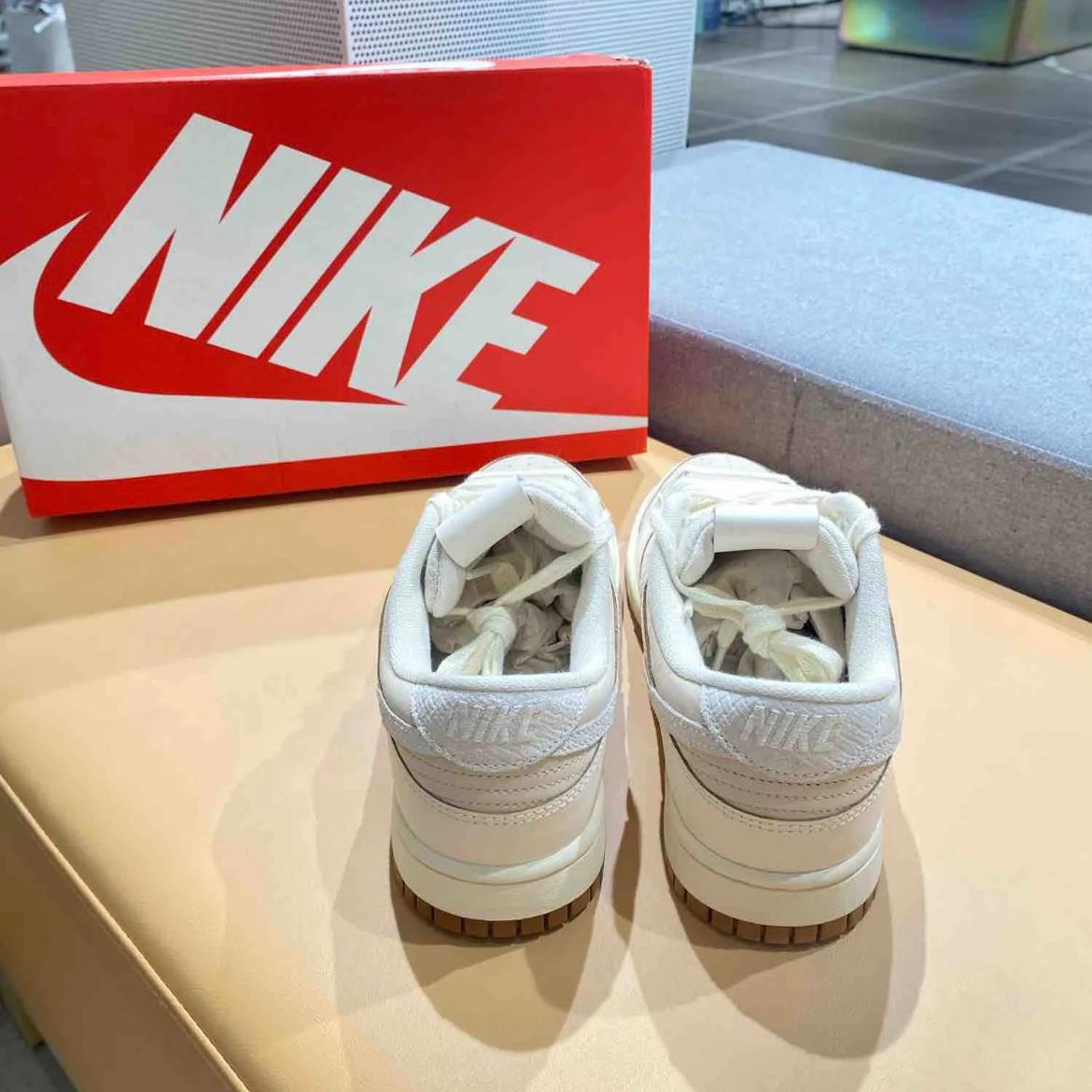 NIKE DUNK LOW | CREAMY BEIGE