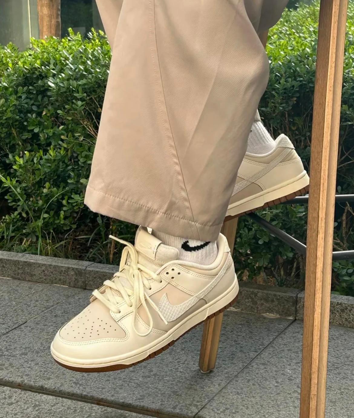 NIKE DUNK LOW | CREAMY BEIGE