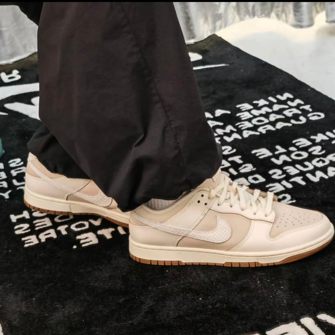 NIKE DUNK LOW | CREAMY BEIGE