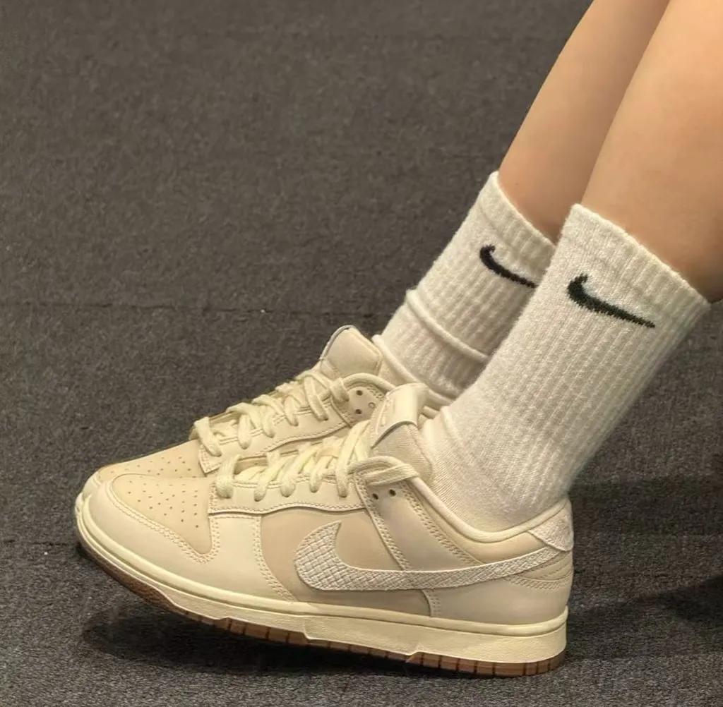 NIKE DUNK LOW | CREAMY BEIGE