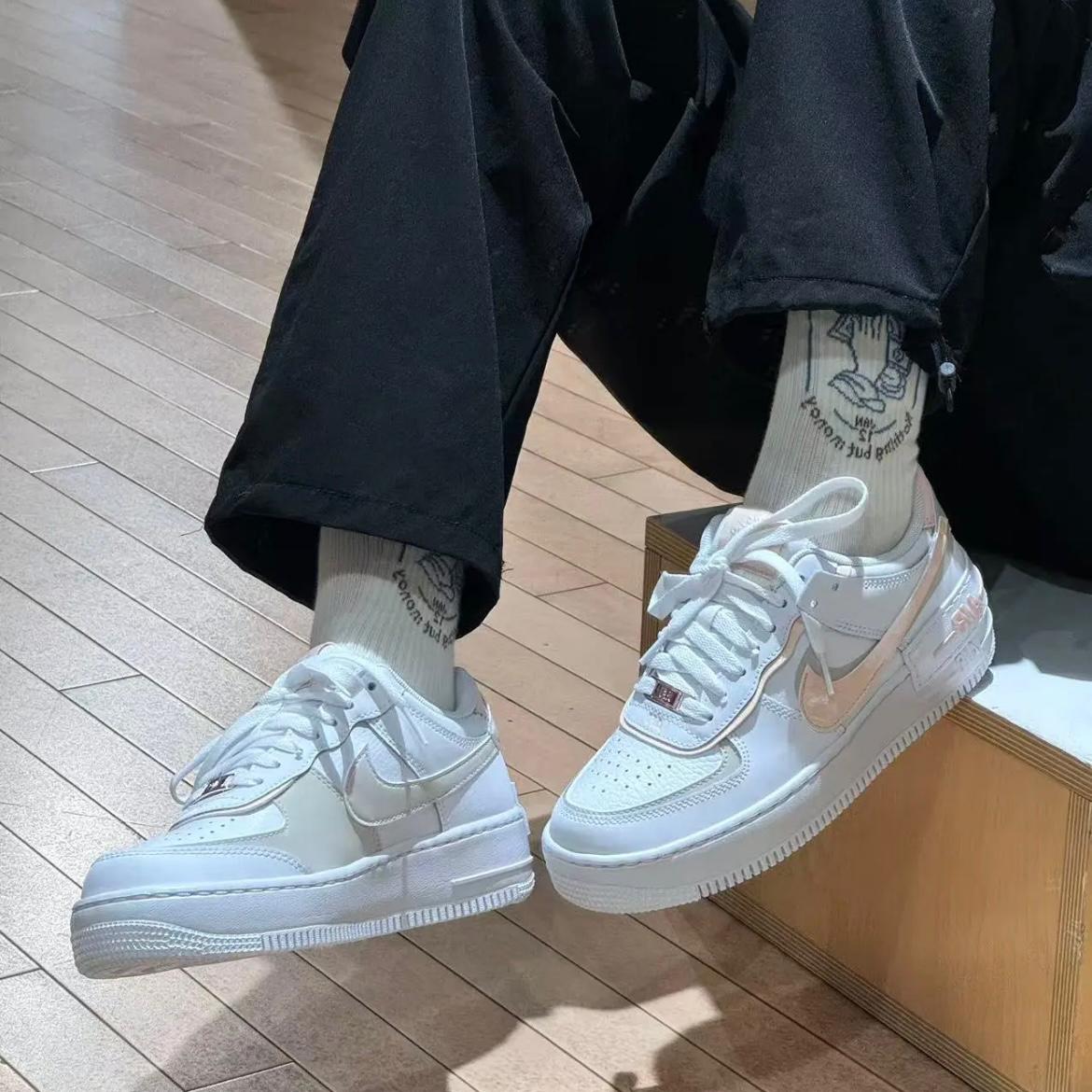 NIKE AIR FORCE SHADOW | PEACH