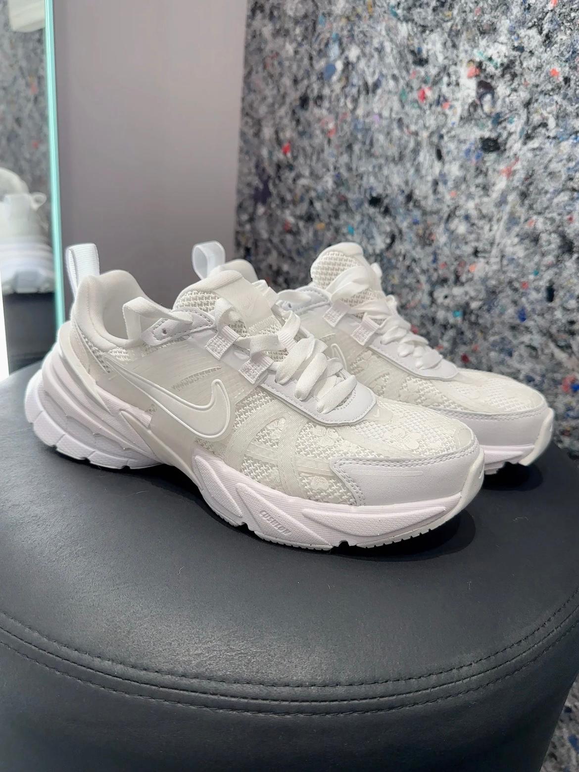 NIKE V2K RUN | WHITE