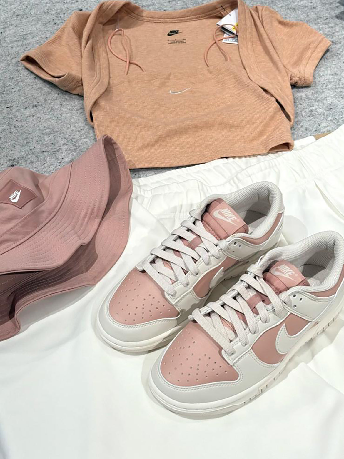 NIKE DUNK LOW | PINK BEIGE
