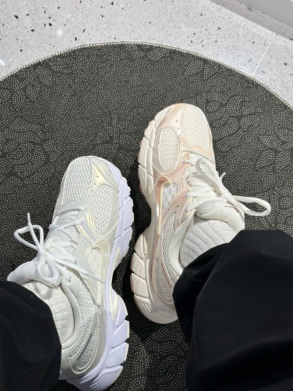NIKE V5 RNR | MILKTEA PINK