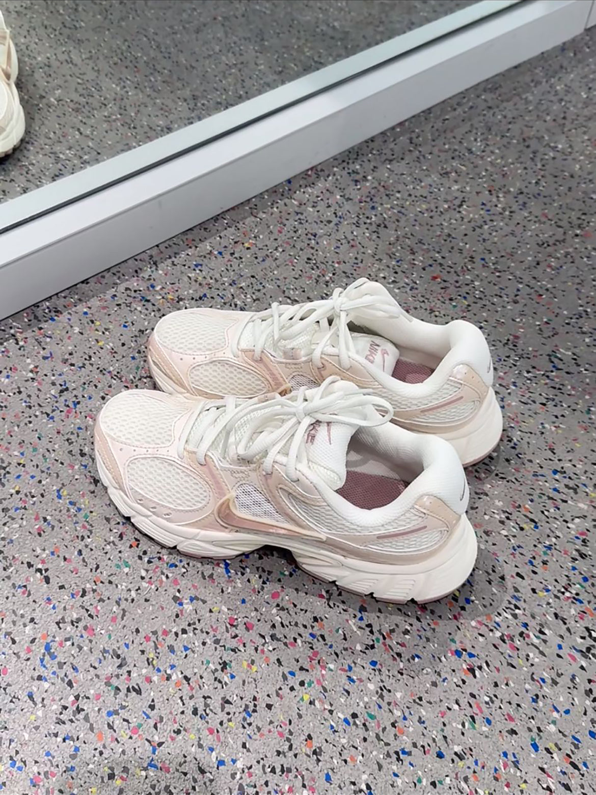 NIKE V5 RNR | MILKTEA PINK
