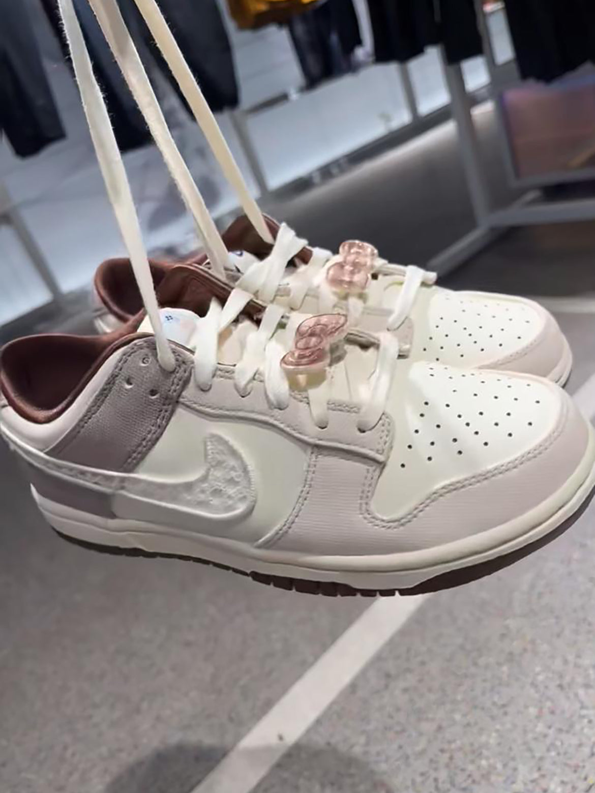 NIKE DUNK LOW | LACE SWOOSH