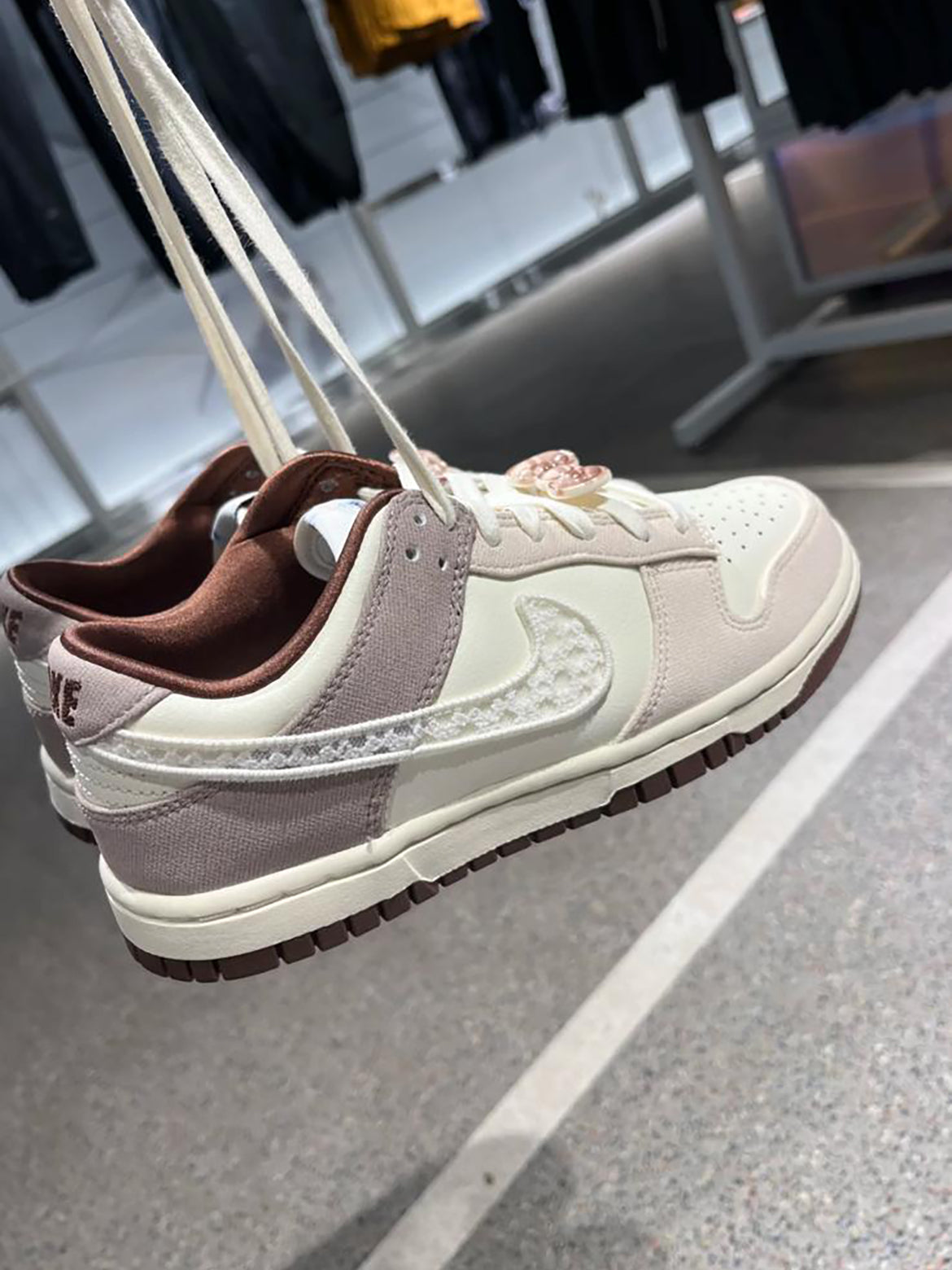 NIKE DUNK LOW | LACE SWOOSH
