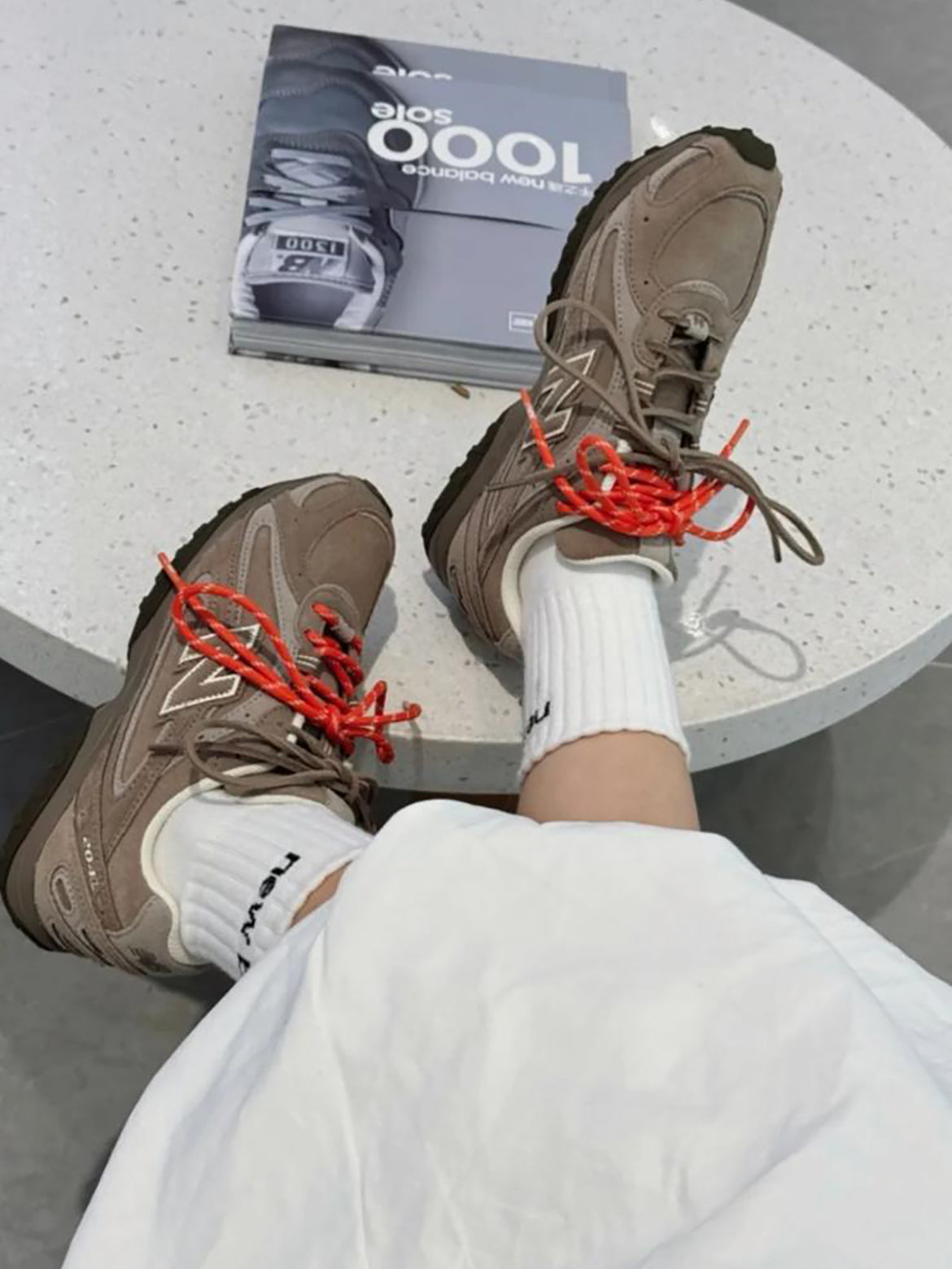 NEW BALANCE 204 | CHOCO